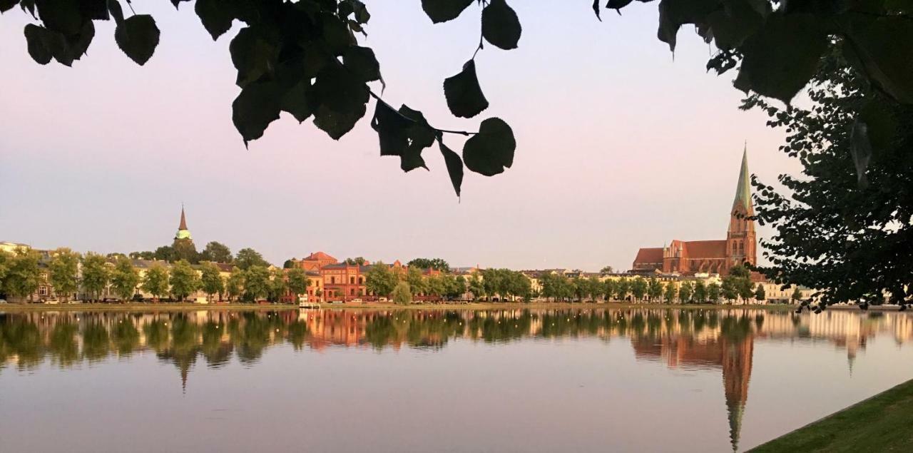 Schwerin Apartment Am Pfaffenteich ภายนอก รูปภาพ