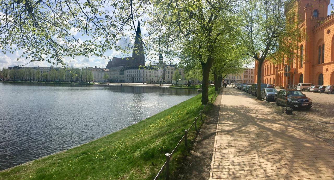 Schwerin Apartment Am Pfaffenteich ภายนอก รูปภาพ